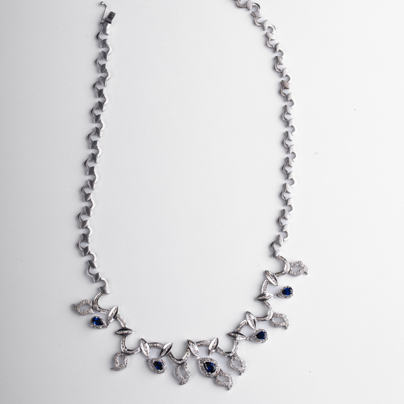 Gargantilha em Ouro Branco 18K com Safiras e Diamantes (4,0cts)