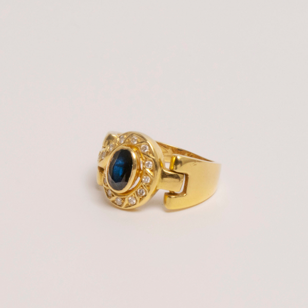 Anel em Ouro Amarelo com Safira e Diamantes