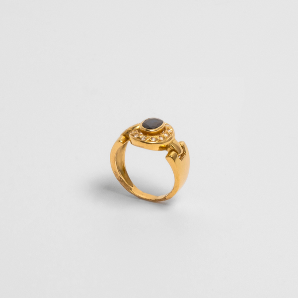 Anel em Ouro Amarelo com Safira e Diamantes