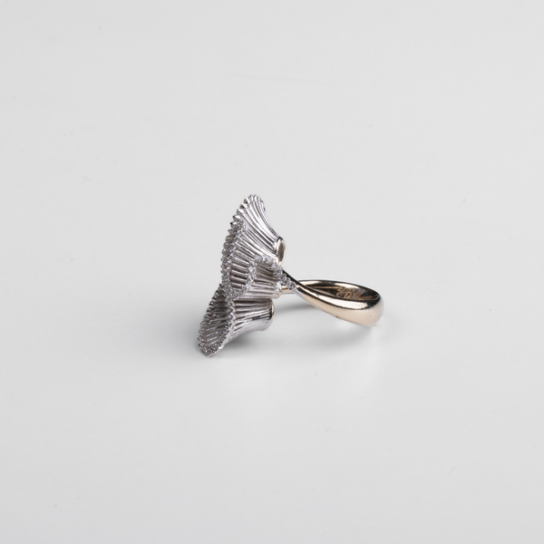 Anel em Ouro Branco 19.2K com Diamantes (0,64cts G/VS)
