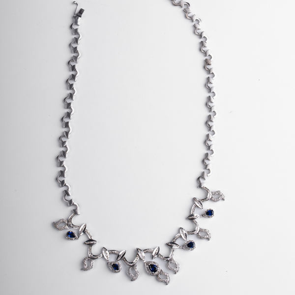 Gargantilha em Ouro Branco 18K com Safiras e Diamantes (4,0cts)