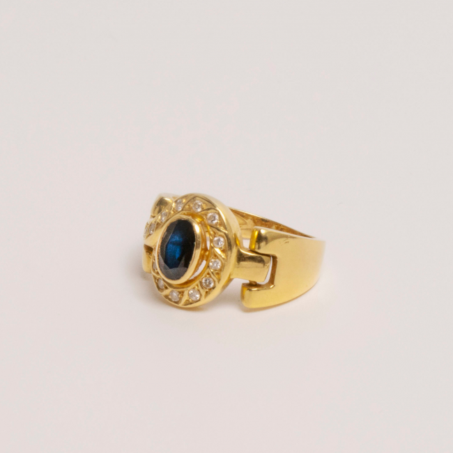 Anel em Ouro Amarelo com Safira e Diamantes