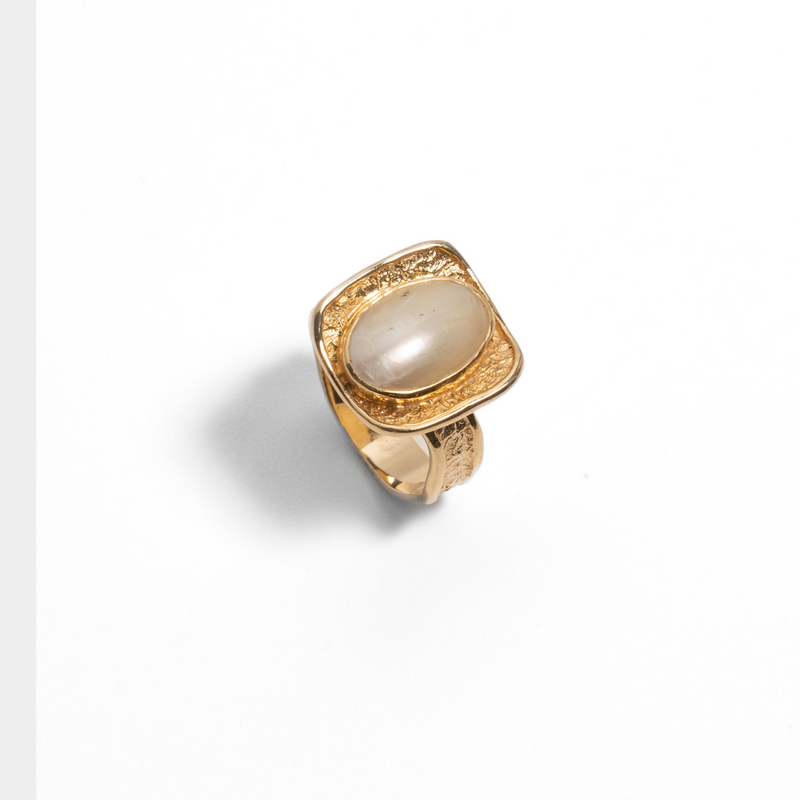 Anel em Ouro Amarelo 19.2K com Pérola Barroca
