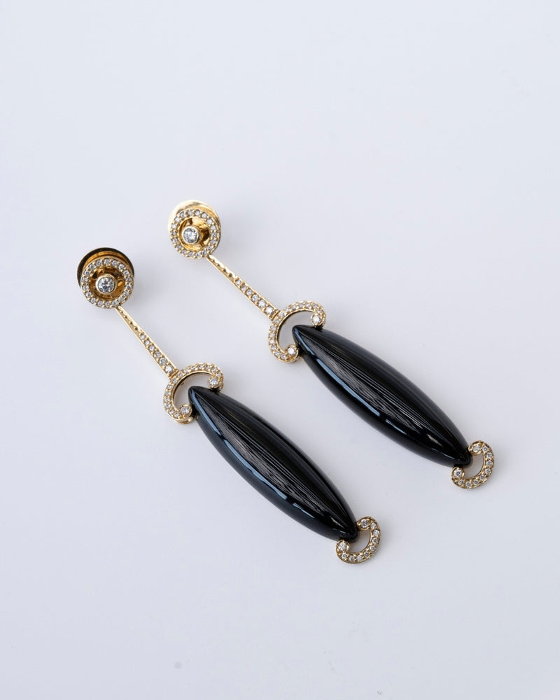 Anel em Ouro Amarelo 18K com Pedra Onix e Diamantes (G/VS 1.15