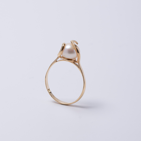 Anel em Ouro Amarelo 18K com Pérola de Água Doce