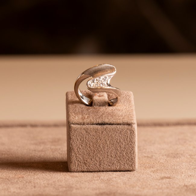 Anel em Ouro Branco 19.2k com Zircónias